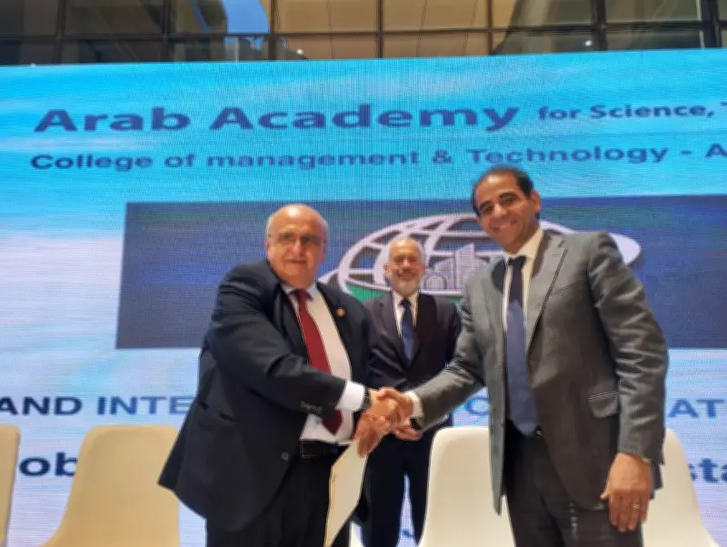 جامعة بورسعيد توقع اتفاقية تعاون دولي مع باتراس اليونانية لتعزيز الشراكة الأكاديمية