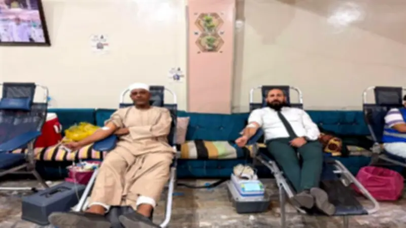 قس وشيخ أزهري يتبرعان بالدم في قنا دعماً للمرضى في رسالة وحدة وطنية