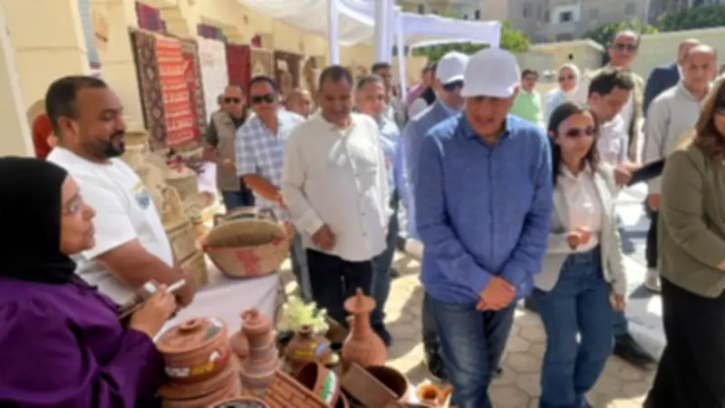 رئيس الوزراء يتفقد الحديقة المتحفية ومعرض الحرف اليدوية في رشيد بالبحيرة