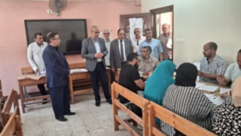 وكيل تعليم القليوبية يتفقد أعمال تصحيح الشهادة الإعدادية ويؤكد على الدقة