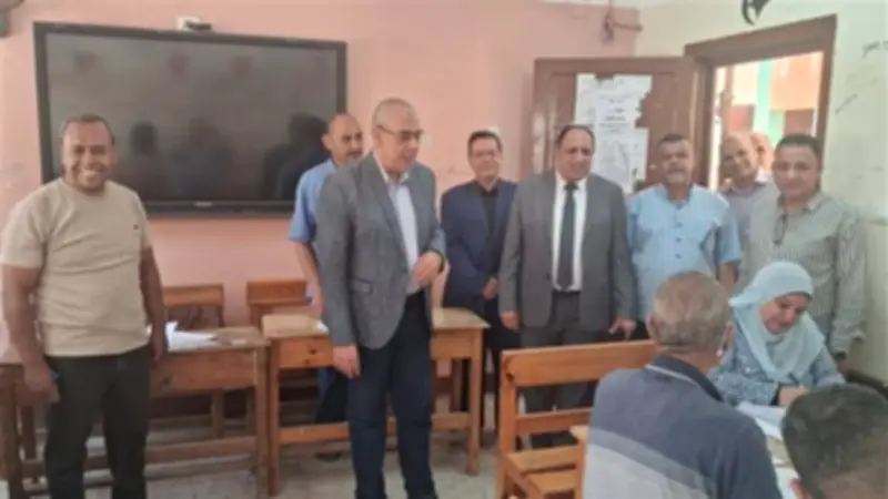 مدير تعليم القليوبية يتفقد أعمال تصحيح الشهادة الإعدادية ويؤكد على الدقة والشفافية