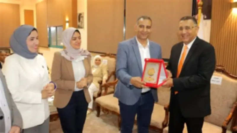 محافظ القليوبية يكرم وليد الفرماوي بعد تصعيده بوزارة الشباب والرياضة
