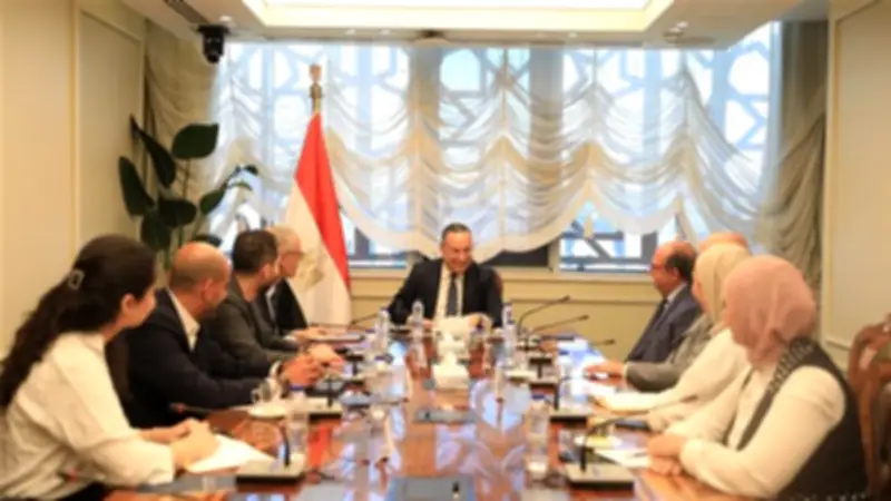 قنصوة يتابع مستجدات إنشاء جامعة البحر المتوسط بمدينة الإسكندرية