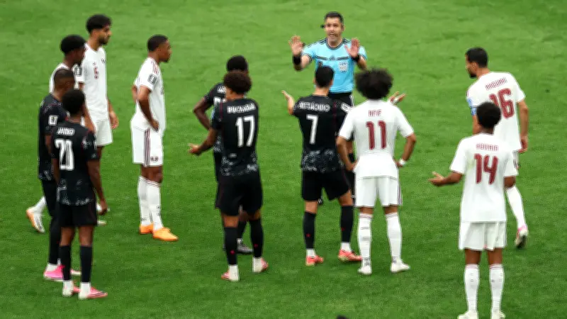 منتخب قطر يواجه كندا بتسعة لاعبين بعد طردين في مونديال 2026