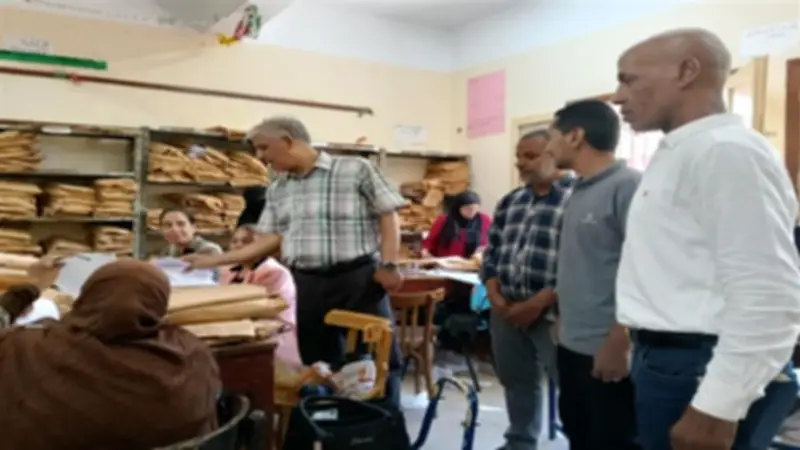 وكيل تعليم قنا يتفقد لجنة تصحيح الشهادة الإعدادية ويشدد على الدقة