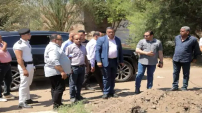 محافظ قنا يوجه بإزالة الإشغالات ونقل مخازن فرز القمامة في دشنا