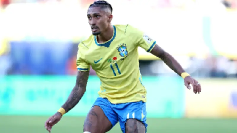 مشى حافيا.. لماذا لا يتدرب رافينيا قبل لقاء البرازيل وهايتي؟
