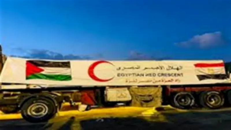 الهلال الأحمر يطلق قافلة زاد العزة 213 بـ2000 طن مساعدات لغزة