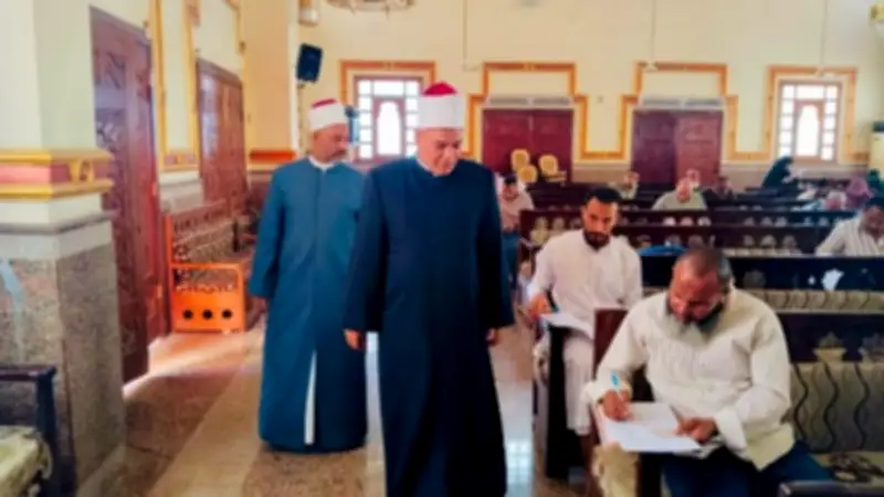 مدير أوقاف البحر الأحمر يتفقد امتحانات المركز الثقافي بمسجد الميناء الكبير بالغردقة