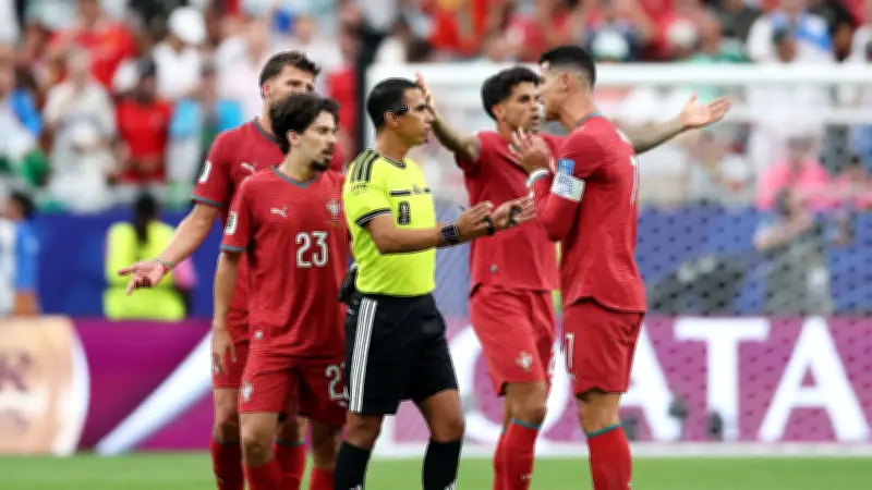 بضغط من رونالدو.. الحكم جلال جيد يلغي هدف أوزبكستان في كأس العالم