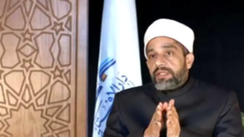 حكم خياطة الكفن على هيئة قميص.. أمين الفتوى يوضح الفرق بين الجواز والسنة