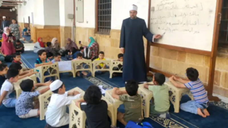حكم أخذ أجرة على تعليم القرآن والعبادات.. دار الإفتاء تجيب