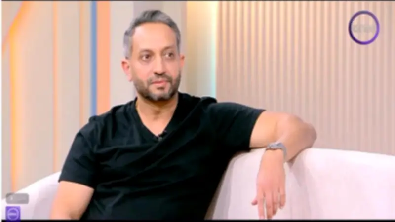 سامي فوزي: الحب وحده لا يكفي لاستمرار الزواج بعد الشرارة الأولى