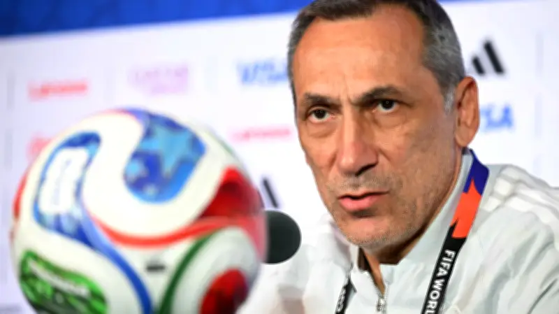 اتجاه لإقالة دونيس وتعيين جيسوس مدربًا للمنتخب السعودي