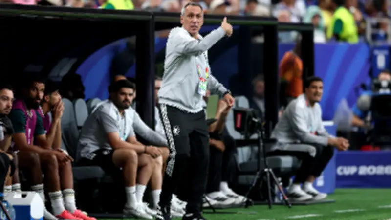زلزال سعودي.. الجماهير تطالب برحيل دونيس واتحاد القدم بعد الخروج من مونديال 2026