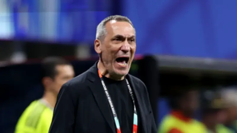 اجتماع عاجل في المنتخب السعودي دون دونيس بعد رباعية إسبانيا