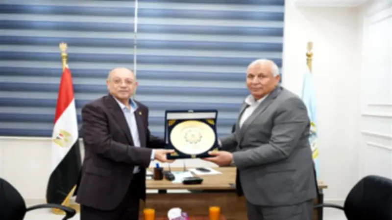 منح دراسية لأبناء مطروح في جامعة الدلتا.. والمحافظ: نسعى لإعداد كوادر مؤهلة