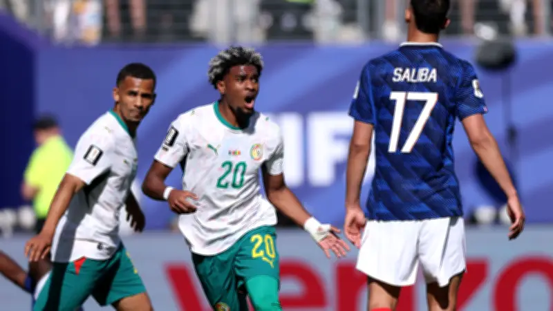 لاعب السنغال مباي يدخل تاريخ كأس العالم بهدف في مرمى فرنسا