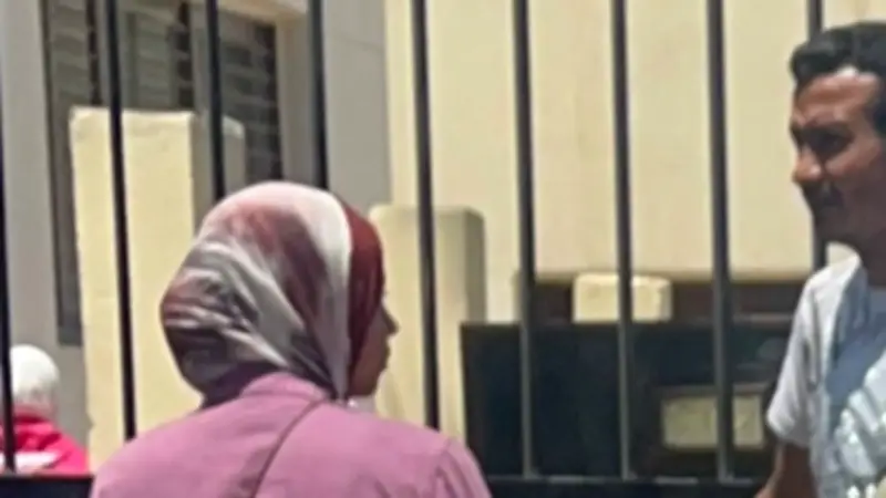 ظهور شهد وأسرتها خارج جنايات بورسعيد قبل محاكمة قاتلة عروس بورسعيد