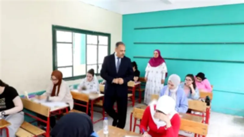 محافظ الشرقية يتفقد لجان الثانوية العامة ويوجه برفع الطوارئ