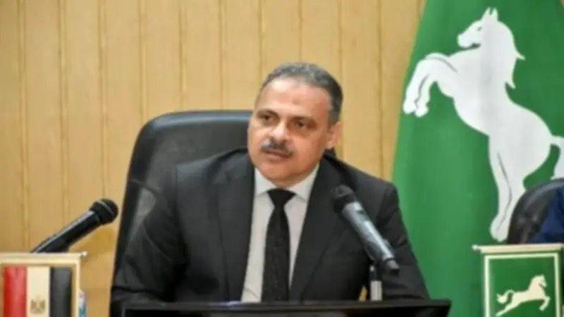 محافظ الشرقية يوجه بتكثيف حملات طرق الأبواب لتقنين أوضاع مخالفات البناء