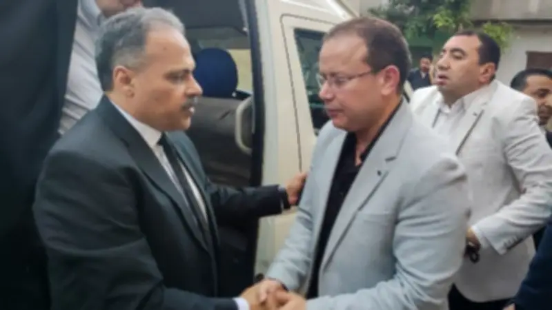 محافظ الشرقية يؤدي صلاة الجنازة ويعزي في وفاة شقيق مدير إدارة مكتب المحافظ