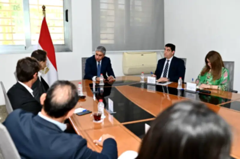 شريف فتحي يؤكد أهمية التوسع في الطاقة الاستيعابية الفندقية لتعزيز السياحة