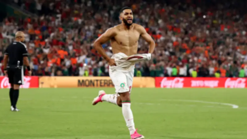 بالدموع.. صيباري يحتفل مع والدته بفوز المغرب على هولندا في كأس العالم