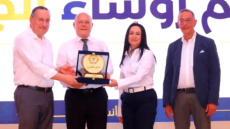 وزيرة التضامن الاجتماعي تكرم رئيس جامعة سوهاج لتعاونها المتميز
