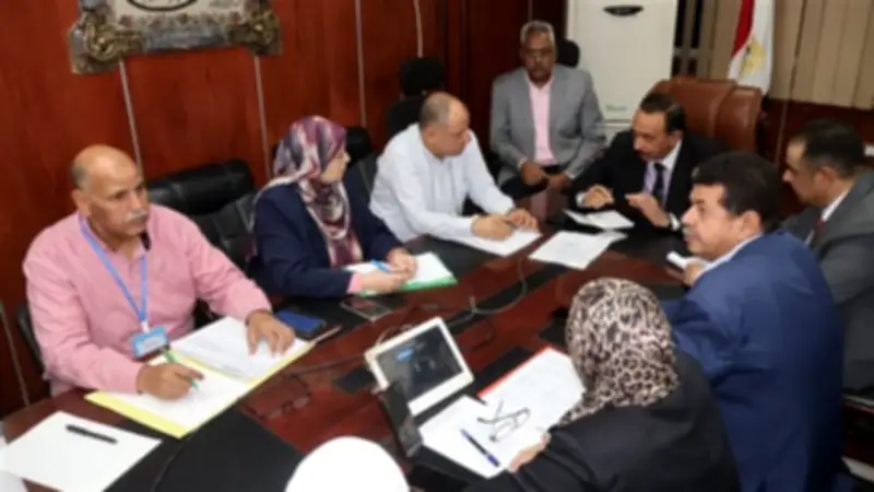 محافظ سوهاج يتفقد غرفة العمليات ويطمئن على سير امتحانات الثانوية العامة