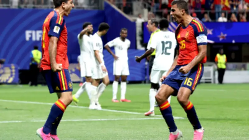 معلق إسباني يطالب بطرد منتقدي المنتخب بعد رباعية السعودية