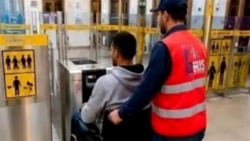 خدمات وتسهيلات مميزة لكبار السن وذوي الهمم بالسكك الحديدية المصرية