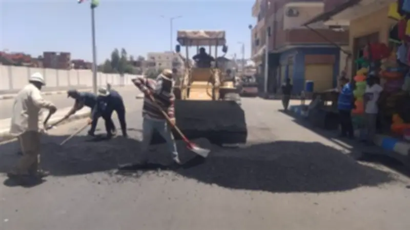 تركيب مطبات صناعية بشارع فايد الجديد بالإسماعيلية استجابة لشكاوى المواطنين