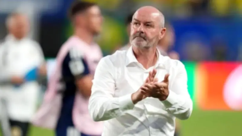 ستيف كلارك يودع منتخب أسكتلندا بعد الخروج من كأس العالم