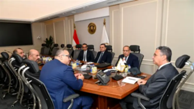 وزير التموين يبحث حلولاً تمويلية للبداليين ومنافذ جمعيتي للانضمام لكاري أون