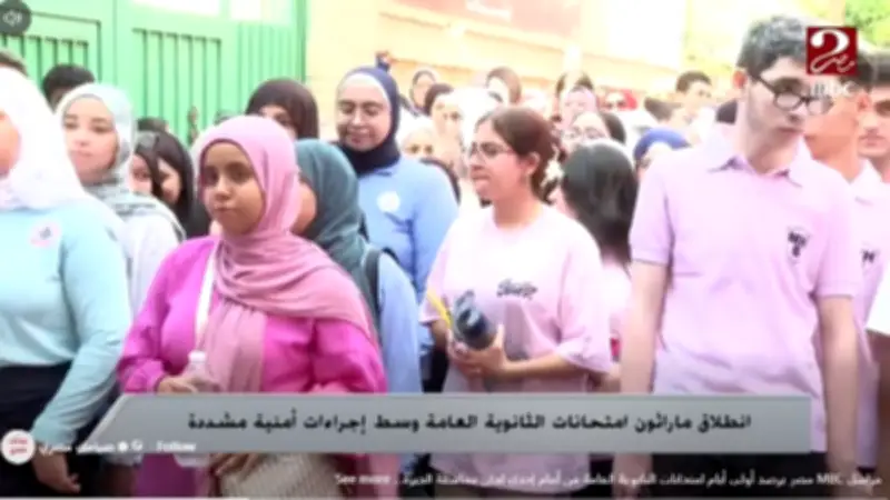 التوتر يسيطر على أول أيام الثانوية العامة والأهالي يتجمعون أمام اللجان