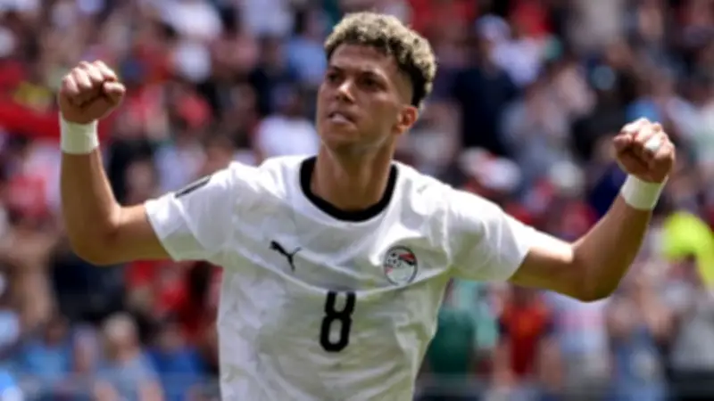 ثيو والكوت يشيد بإمام عاشور: لاعب مميز يعرف كيف يخلق المساحات وينهي الهجمات