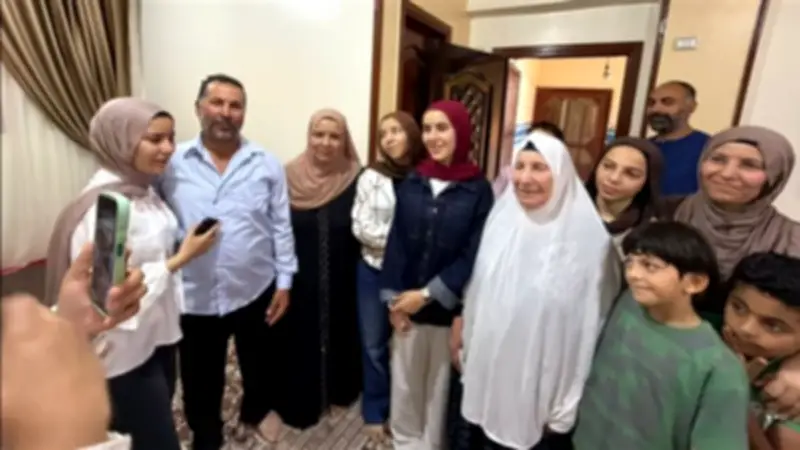 الثالثة إعدادي بالدقهلية: دعم أسرتي سر تفوقي وفرحة بتهنئة المحافظ