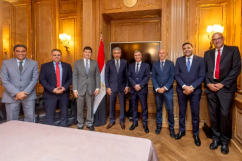 وزير السياحة يلتقي منظمي الرحلات بإيطاليا لتحفيز الطيران لمرسى مطروح والعلمين