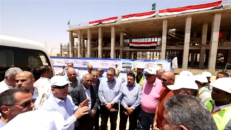 وزير النقل يتفقد 9 محطات بالخط الثاني لقطار الصعيد الكهربائي