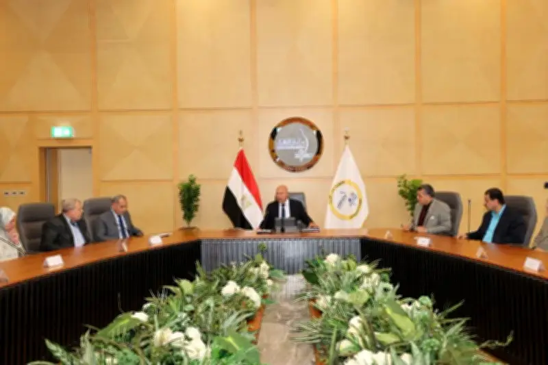 وزير النقل: اهتمام كبير برفع كفاءة البنية الأساسية لشبكة السكك الحديدية