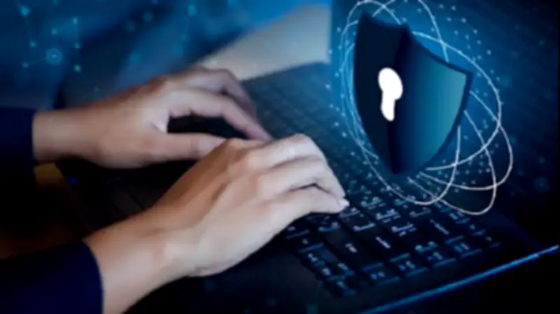 قوائم المنع من السفر وترقب الوصول.. إجراءات قانونية لمواجهة الجرائم الإلكترونية