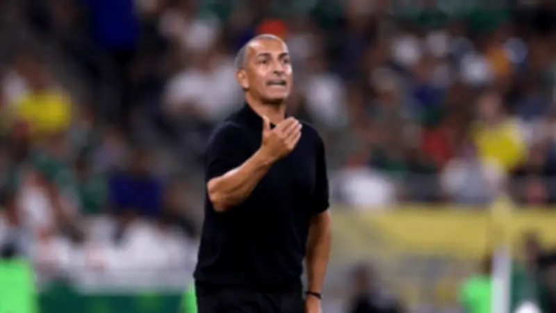 الاتحاد التونسي يعتزم إقالة صبري اللموشي وتعيين منذر الكبير