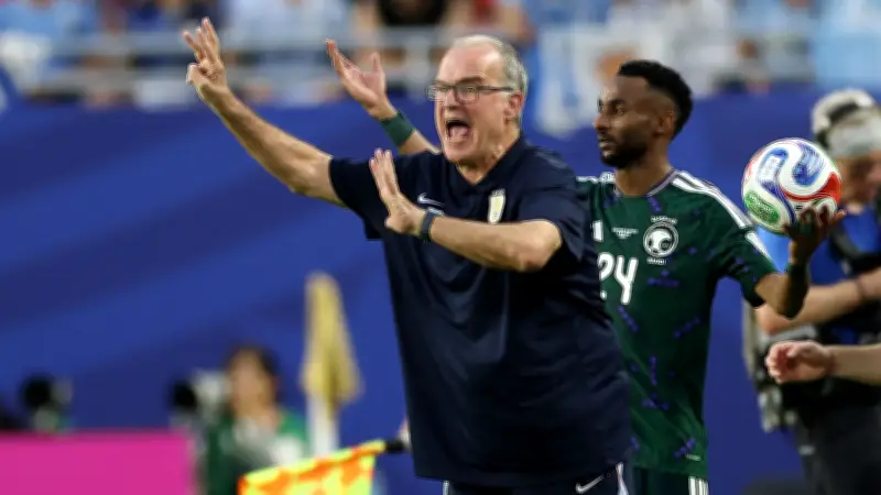 مدرب أوروجواي يهاجم صحفيًا بعد تعادل السعودية في كأس العالم 2026