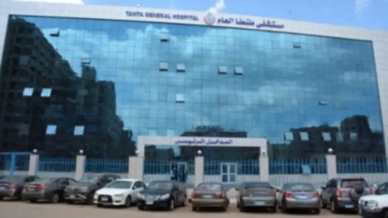 مشادة كلامية بسبب زحام صرف تذاكر المرضى بمستشفى طنطا العام وتحقيق عاجل