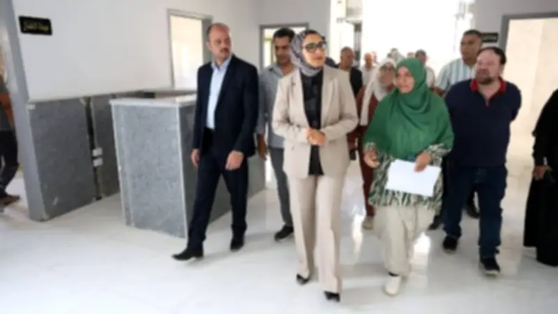 محافظ الوادي الجديد تتفقد التجهيزات النهائية لمبنى العيادات الخارجية الجديد بالتأمين الصحي بالخارجة
