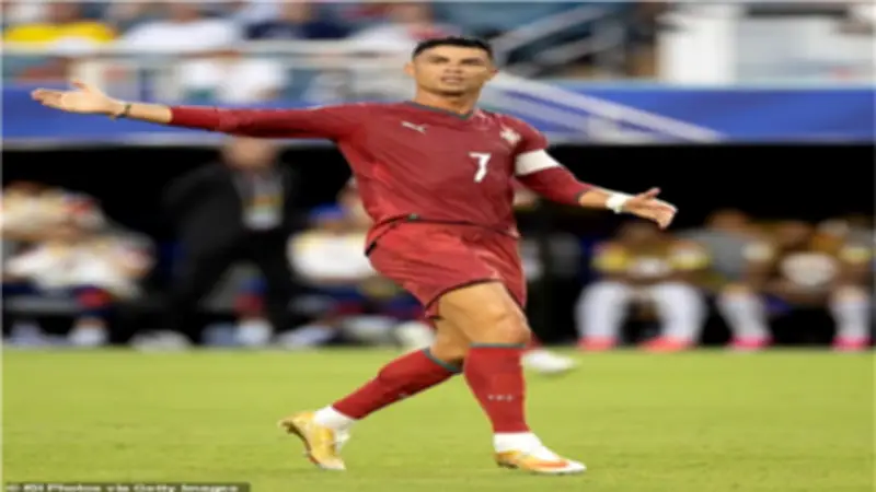لماذا خلع رونالدو حذاءه الذهبي بين شوطي مباراة البرتغال وكولومبيا؟