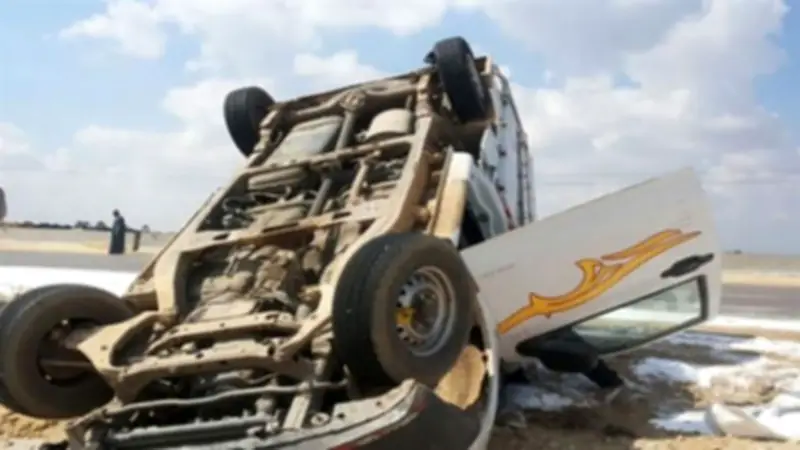 مصرع عامل وإصابة 21 آخرين في انقلاب سيارة ربع نقل بالفيوم