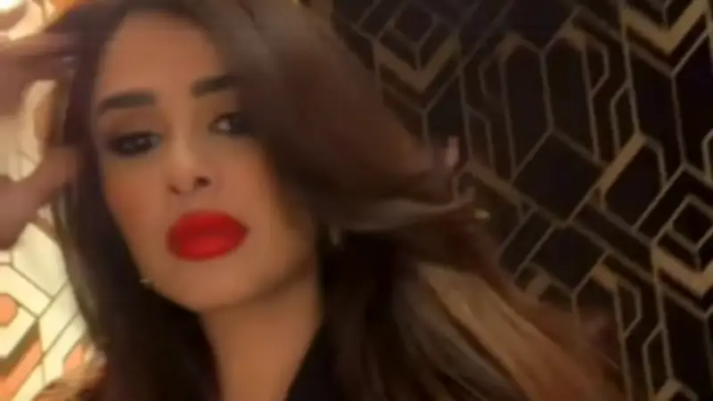 ياسمين عبد العزيز تشارك جمهورها صوراً من كواليس فيلمها الجديد