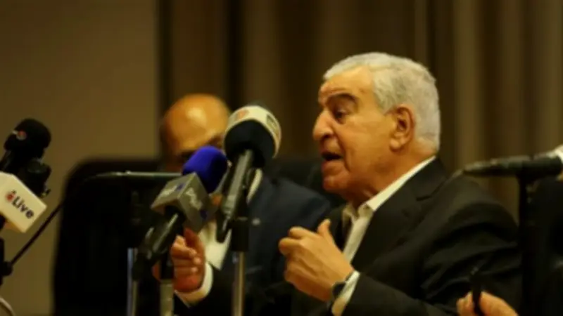 زاهي حواس يكشف تفاصيل تهريب بردية آني بالمتحف البريطاني عبر وجبة كباب